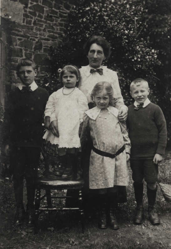Ellen Heard and children